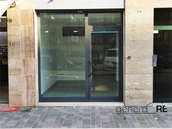 negozio in vendita a Pescara in zona Centro Città