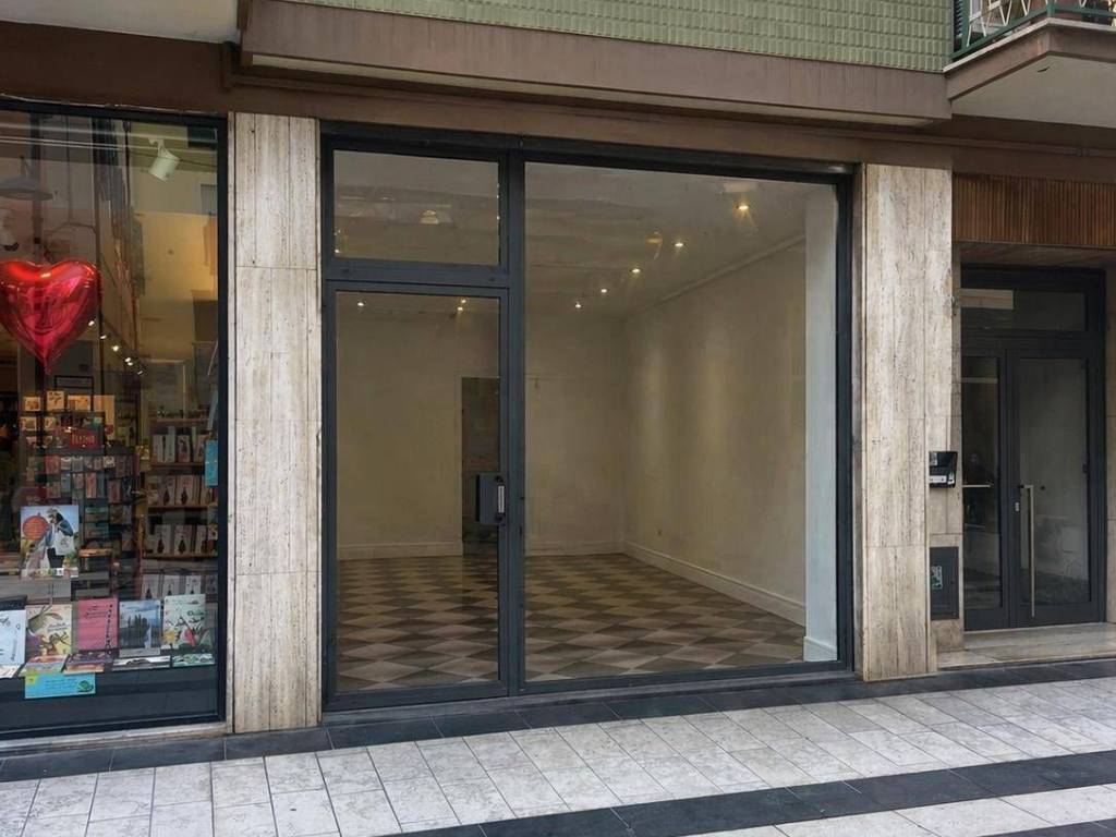 negozio in vendita a Pescara