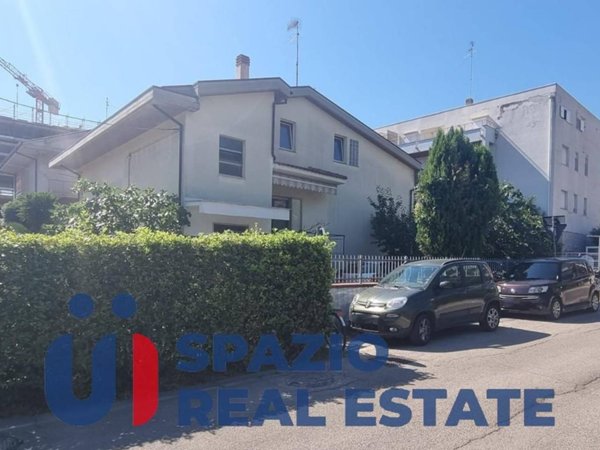 casa indipendente in vendita a Pescara in zona Ospedale