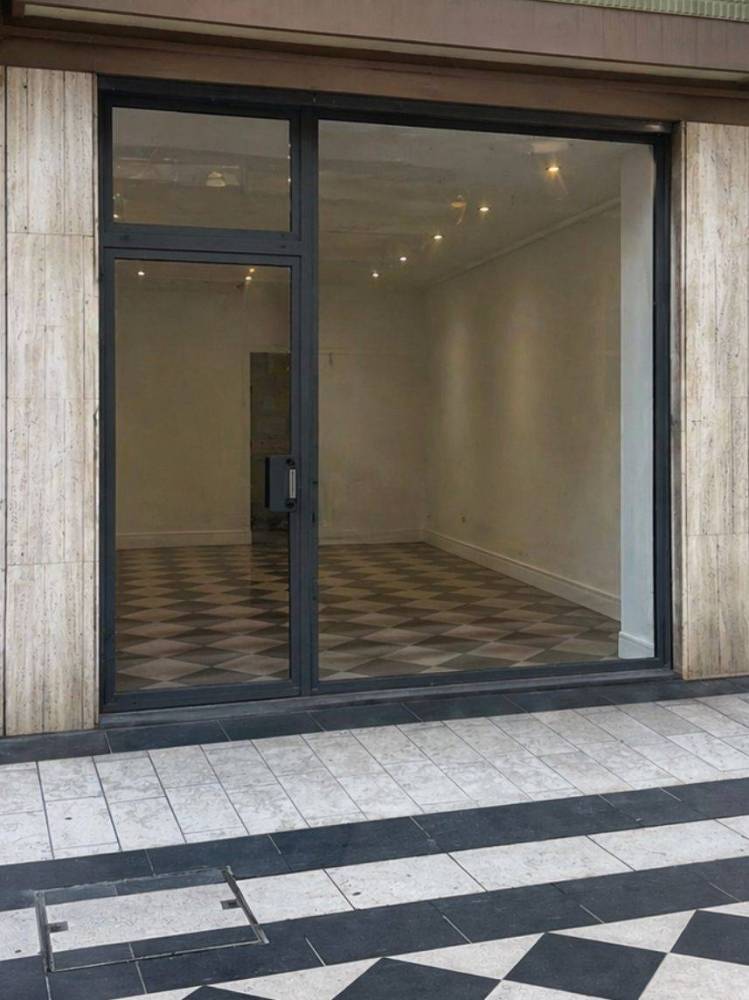 negozio in vendita a Pescara in zona Centro Città