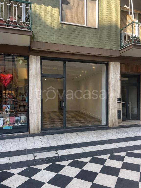 negozio in vendita a Pescara in zona Centro Città