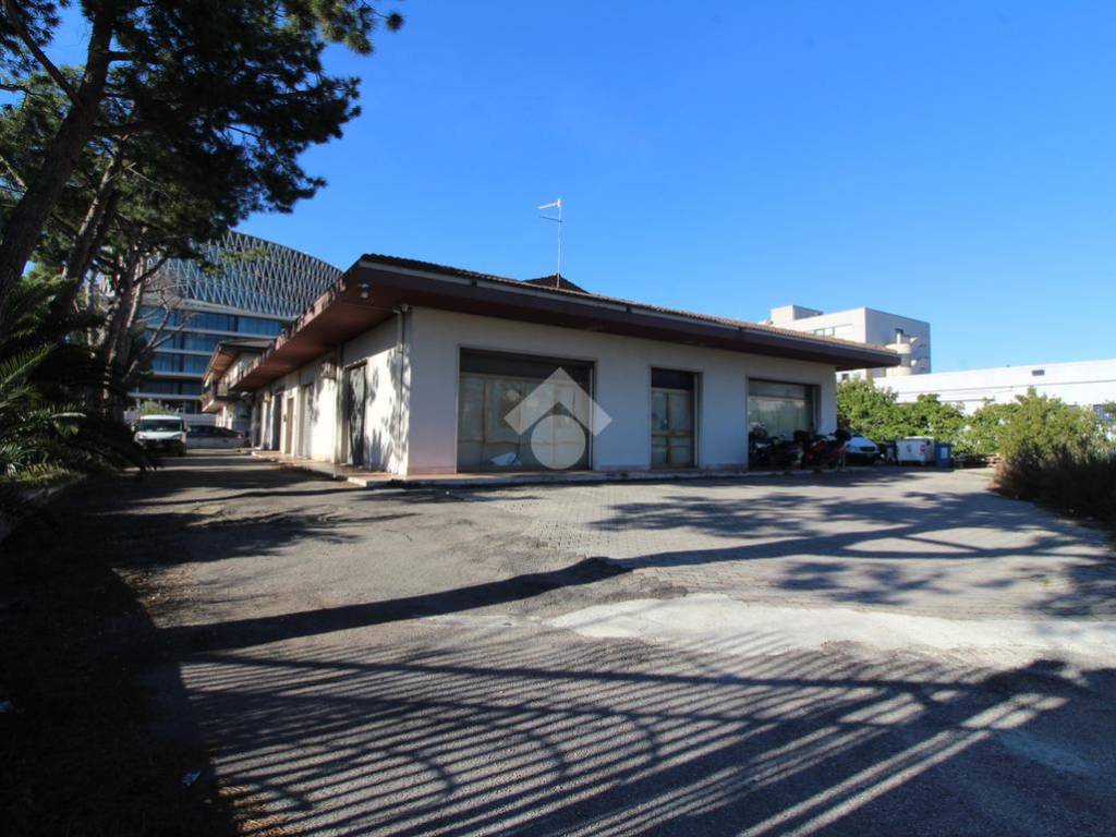 locale commerciale in vendita a Pescara in zona Porta Nuova