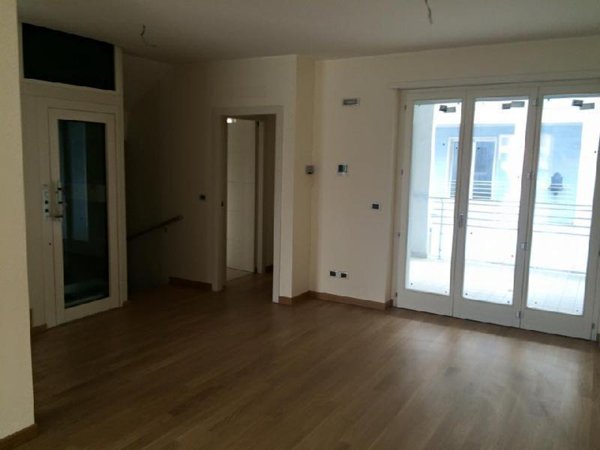 casa indipendente in vendita a Pescara in zona Ospedale