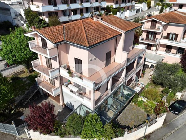 casa indipendente in vendita a Pescara in zona Ospedale