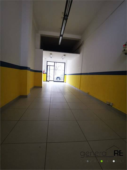 negozio in vendita a Pescara in zona Centro Città