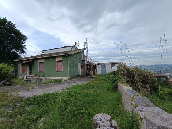 casa indipendente in vendita a Pescara in zona Colle Orlando