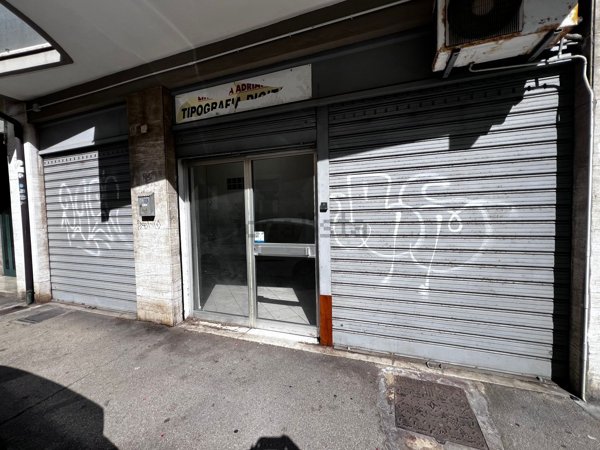 locale commerciale in vendita a Pescara