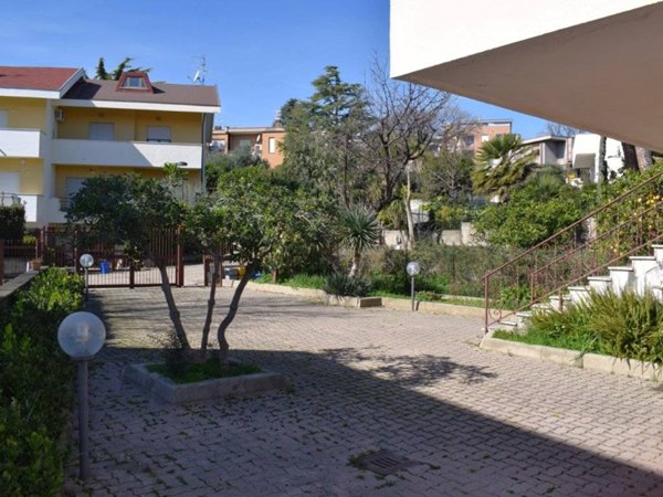 casa indipendente in vendita a Pescara in zona Ospedale