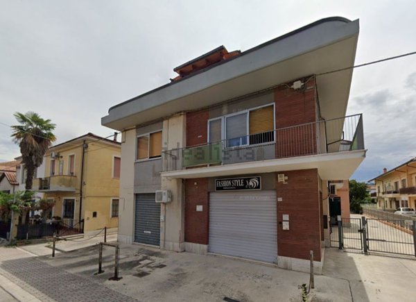 locale commerciale in vendita a Pescara