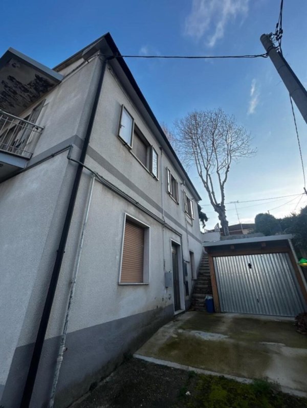 casa indipendente in vendita a Pescara in zona Colle Innamorati