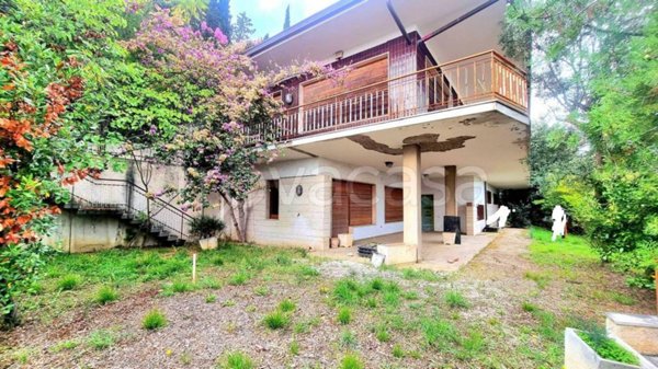 casa indipendente in vendita a Pescara in zona Colle Scorrano