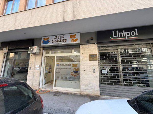 negozio in vendita a Pescara in zona Centro Città