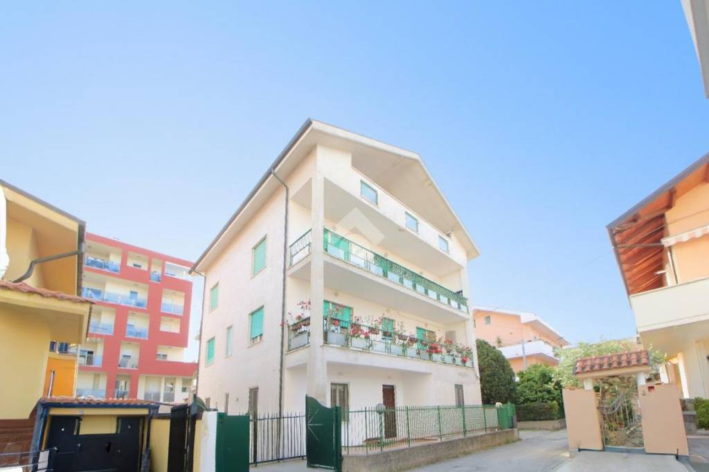 appartamento in vendita a Pescara in zona San Silvestro Spiaggia
