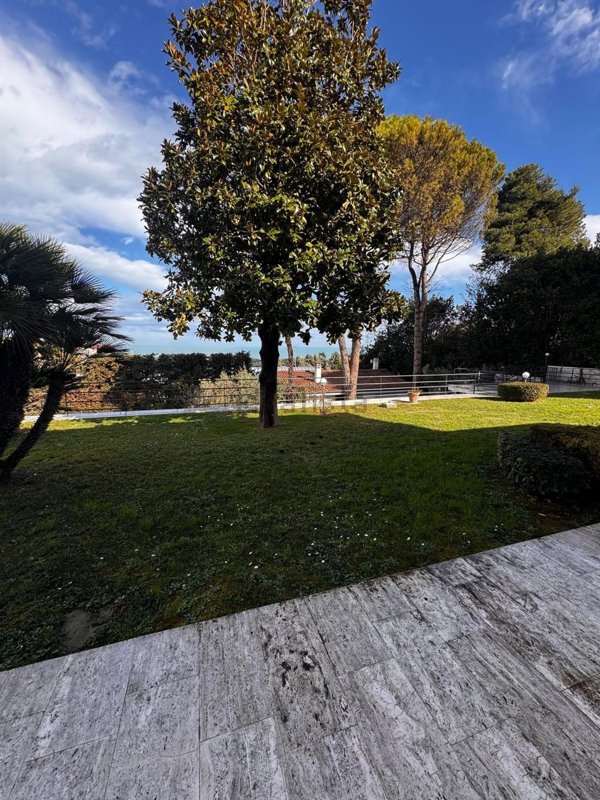 casa indipendente in vendita a Pescara in zona Pineta