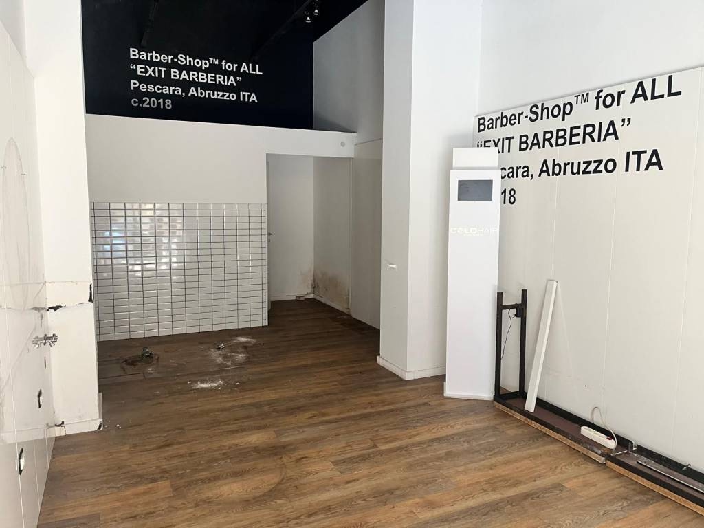 negozio in vendita a Pescara in zona Centro Città
