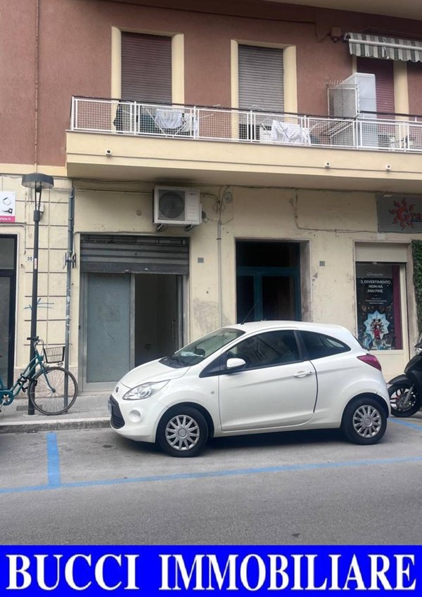 locale commerciale in vendita a Pescara in zona Centro Città
