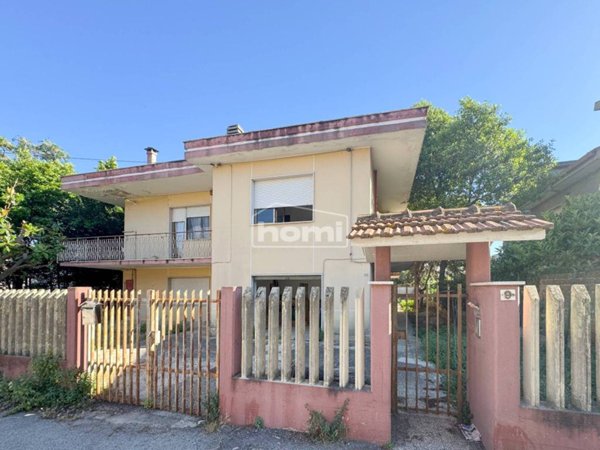 casa indipendente in vendita a Pescara in zona Ospedale