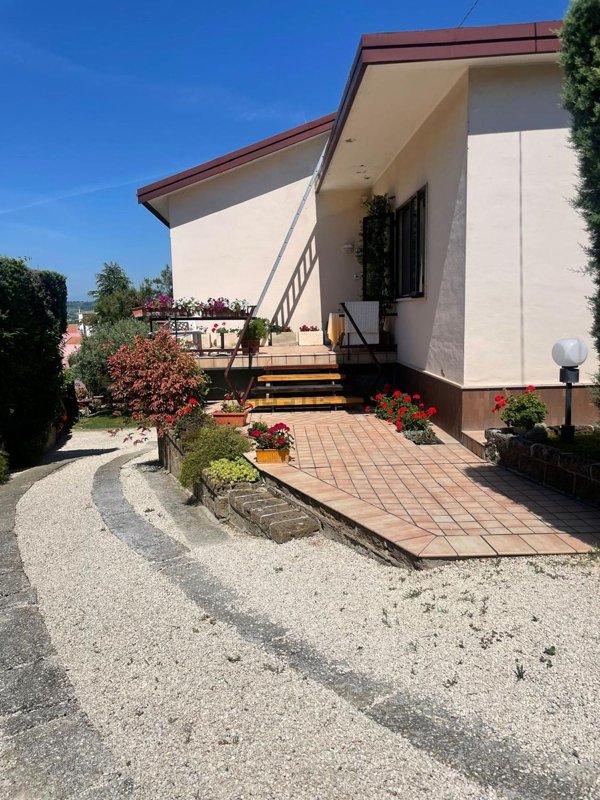 casa indipendente in vendita a Pescara in zona Fontanelle