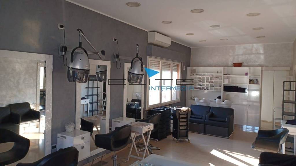 locale commerciale in vendita a Pescara
