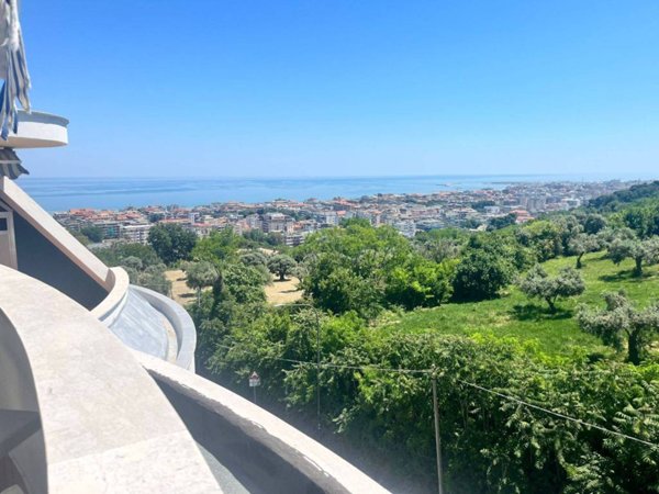 casa indipendente in vendita a Pescara in zona Ospedale