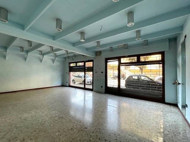 negozio in vendita a Pescara in zona Ospedale