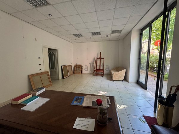 locale commerciale in vendita a Pescara