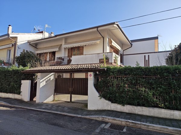 casa indipendente in vendita a Pescara