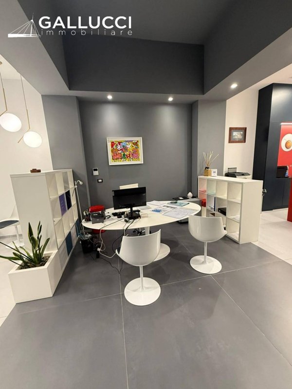 locale commerciale in vendita a Pescara in zona Centro Città