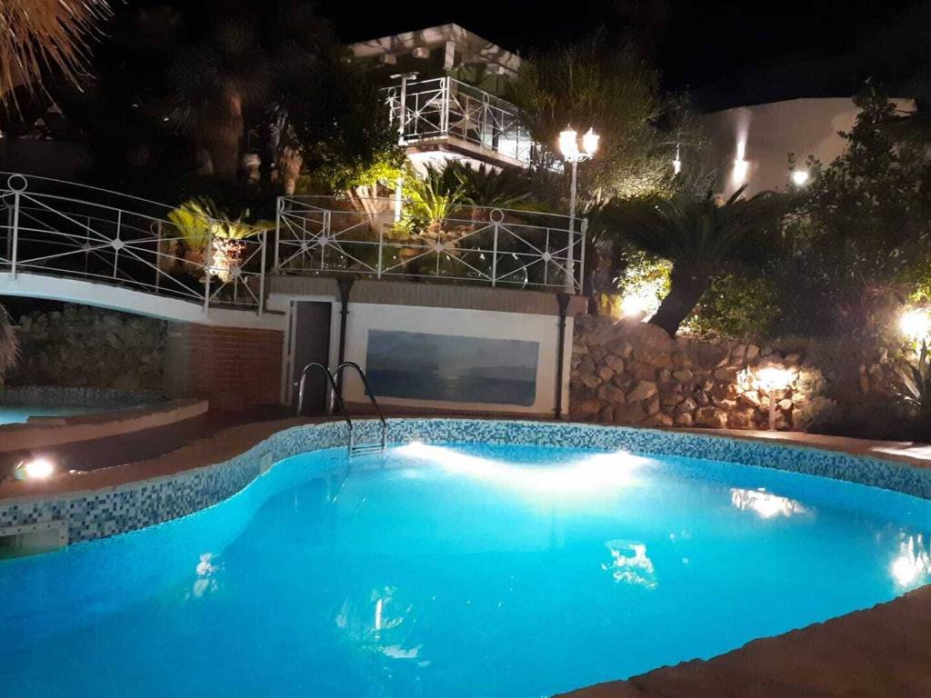 casa indipendente in vendita a Pescara in zona Ospedale