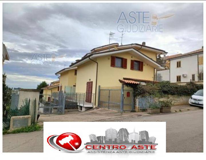 appartamento in vendita a Pescara in zona Colle Scorrano