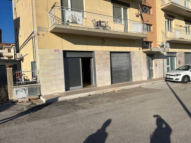negozio in vendita a Pescara in zona Ospedale