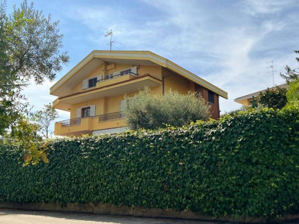 casa indipendente in vendita a Pescara in zona Ospedale