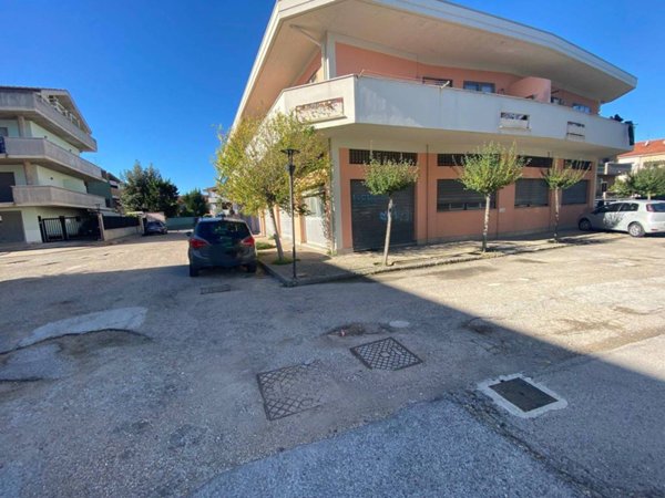 negozio in vendita a Pescara