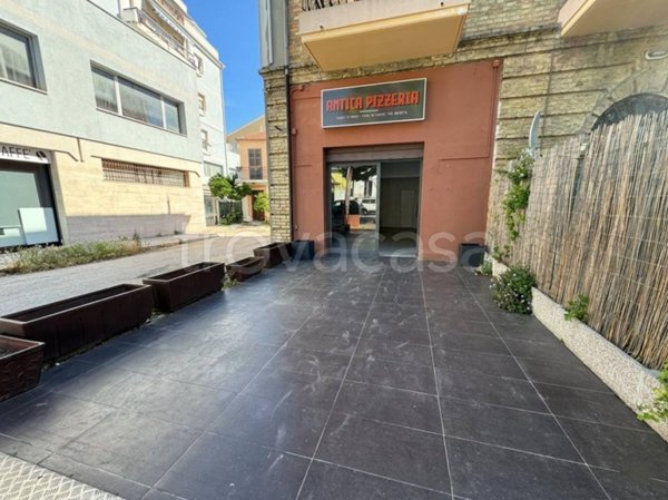negozio in vendita a Pescara in zona Santa Filomena