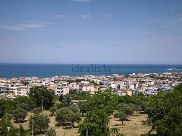 casa indipendente in vendita a Pescara in zona Castellammare