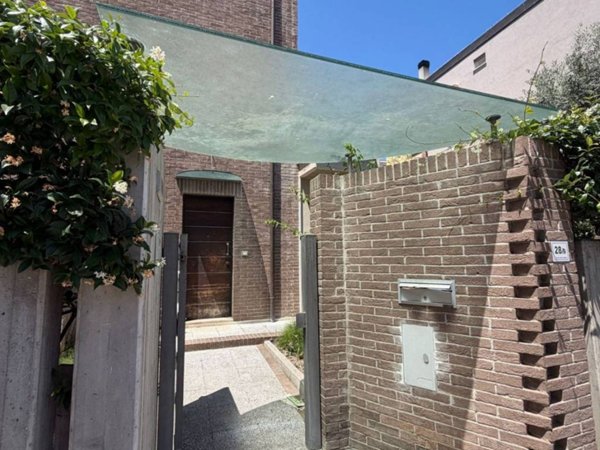 casa indipendente in vendita a Pescara in zona Porta Nuova