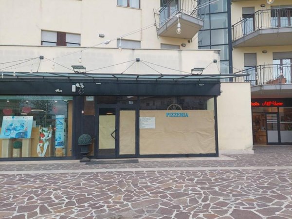 locale commerciale in vendita a Pescara