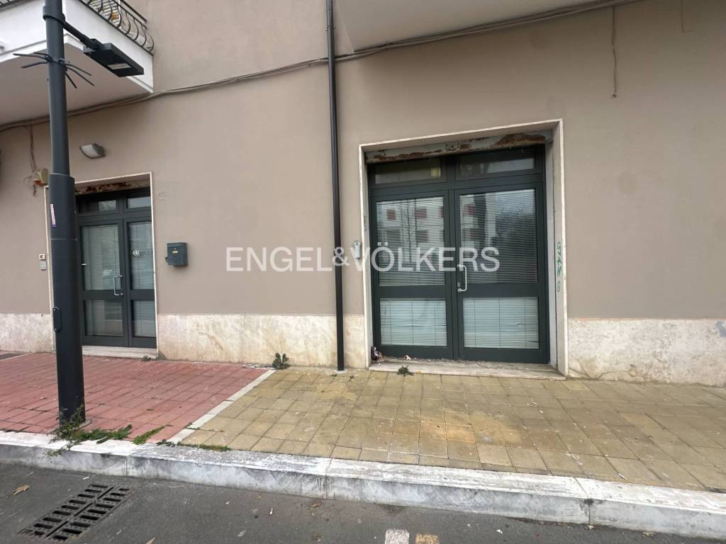 negozio in vendita a Pescara in zona Porta Nuova