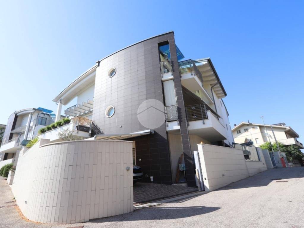 casa indipendente in vendita a Pescara