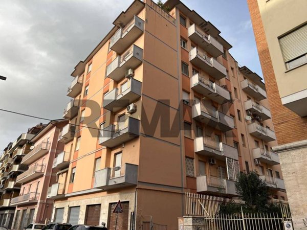 negozio in vendita a Pescara in zona Centro Città