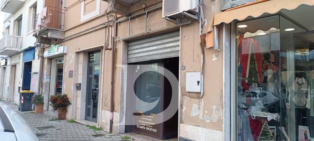 negozio in vendita a Pescara in zona Porta Nuova