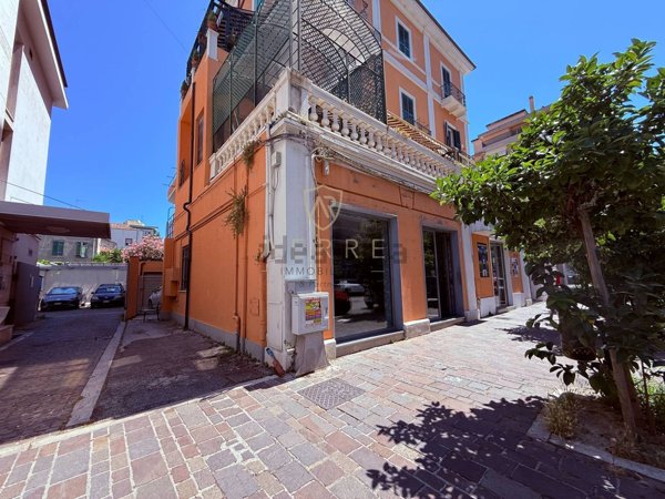 locale commerciale in vendita a Pescara