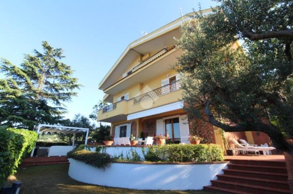 casa indipendente in vendita a Pescara in zona Colle Scorrano
