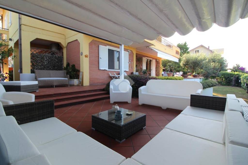 casa indipendente in vendita a Pescara in zona Colle Scorrano