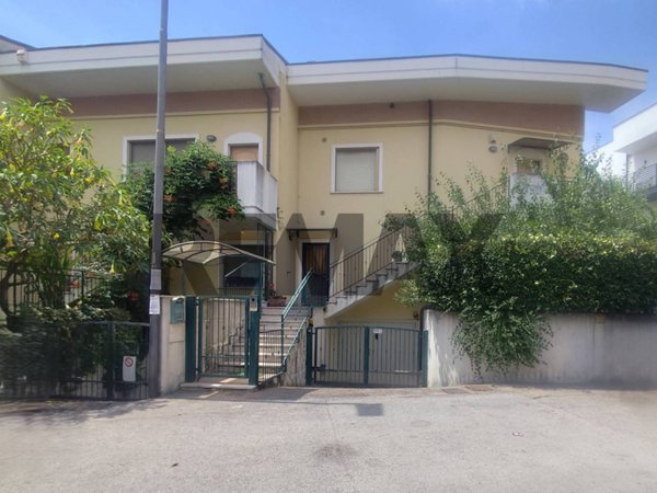 casa indipendente in vendita a Pescara in zona Ospedale