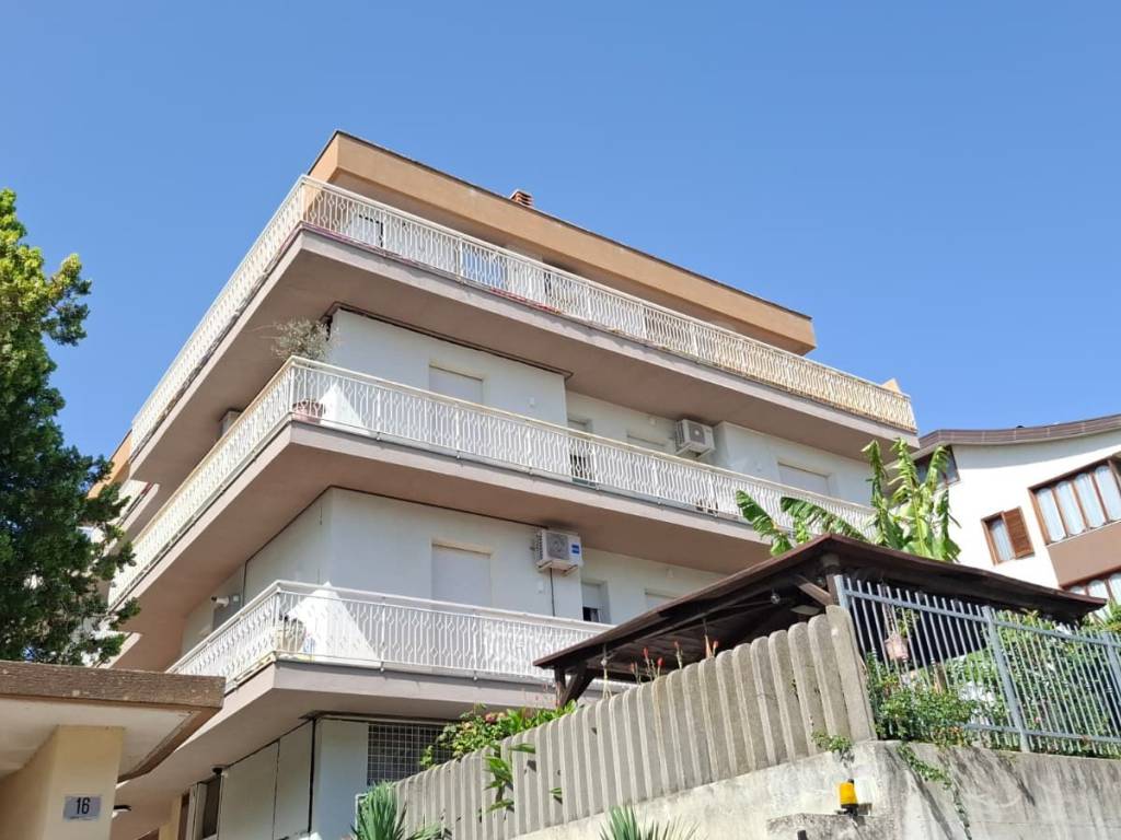 appartamento in vendita a Pescara in zona Pineta