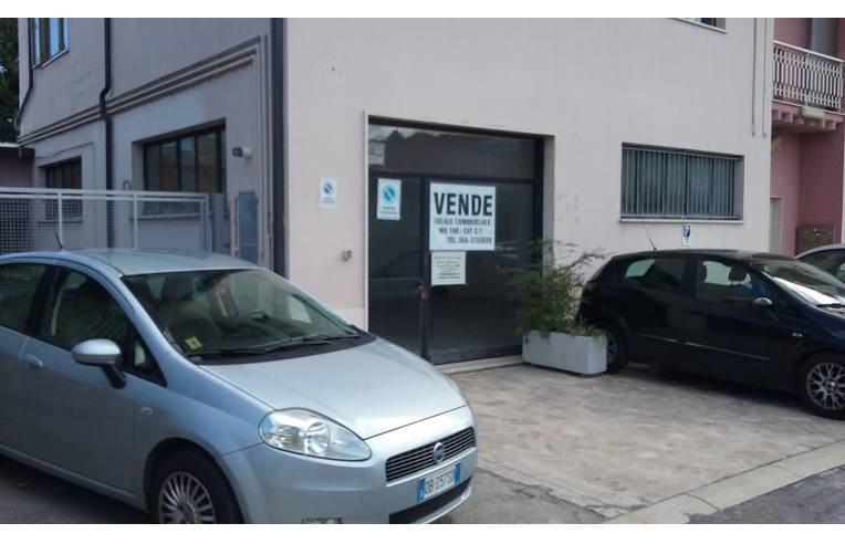 locale commerciale in vendita a Pescara in zona Madonna del Fuoco