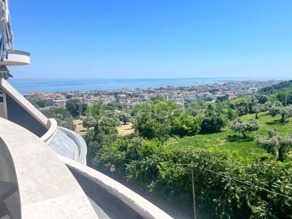 casa indipendente in vendita a Pescara in zona Castellammare