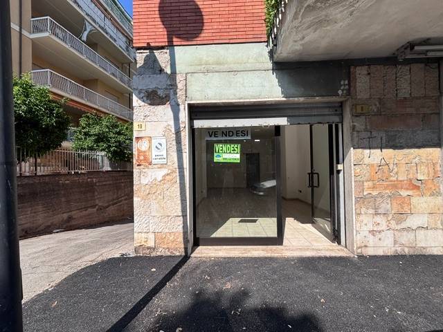 negozio in vendita a Pescara in zona Ospedale