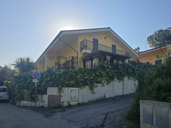 casa indipendente in vendita a Pescara in zona Colle San Donato